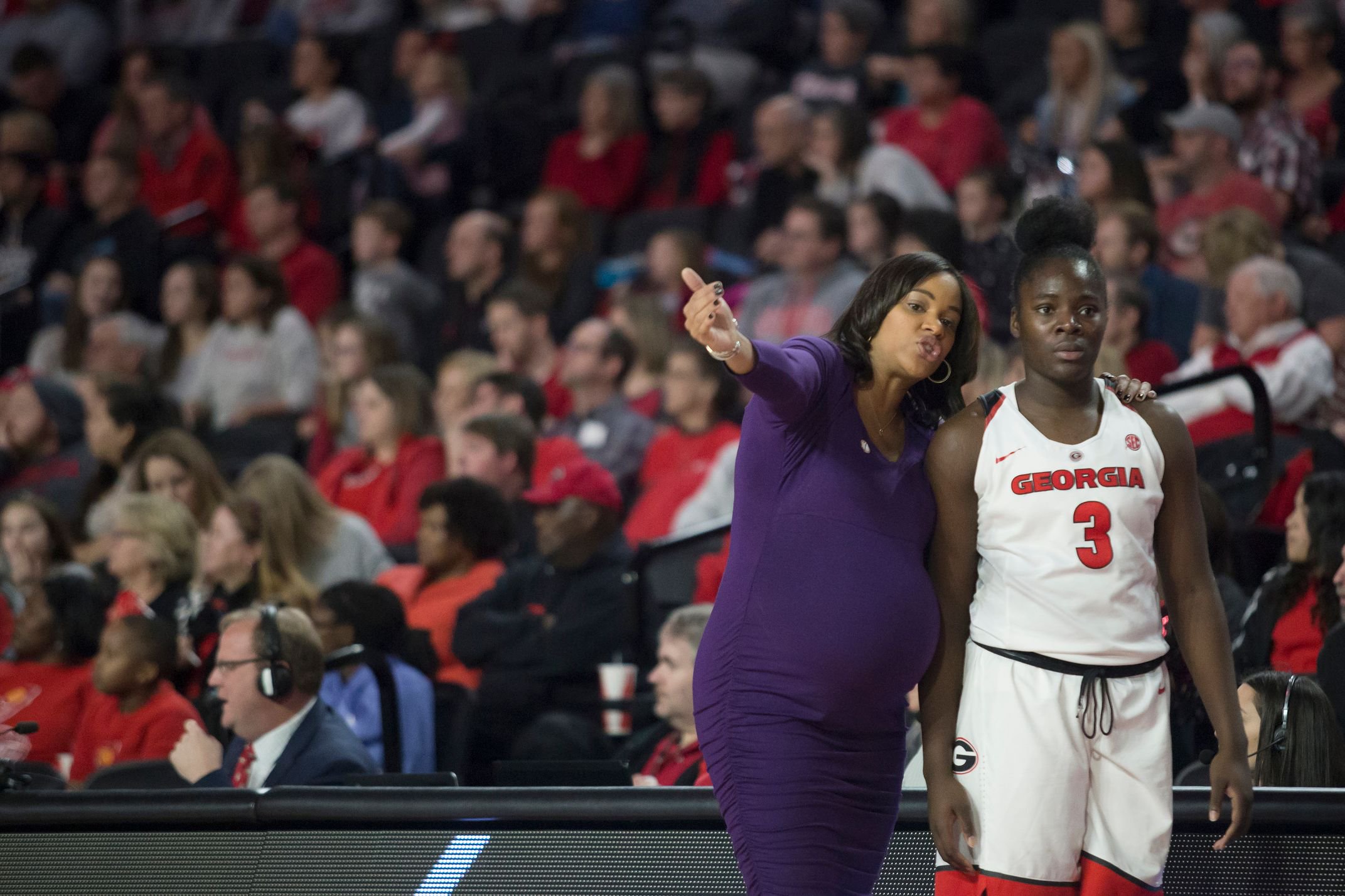 women's basketball coach returns to sideline 2 days after