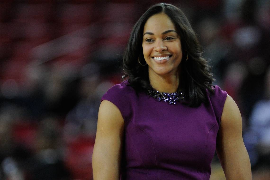 Georgia women’s basketball coach returns to sideline 2 days after giving birth