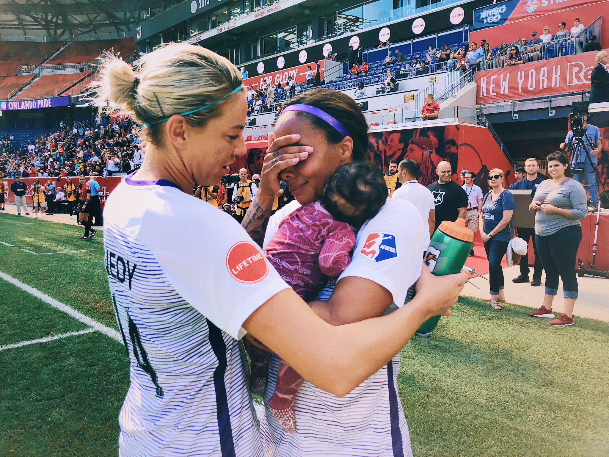 Soccer star Sydney Leroux returns to the game as new mom