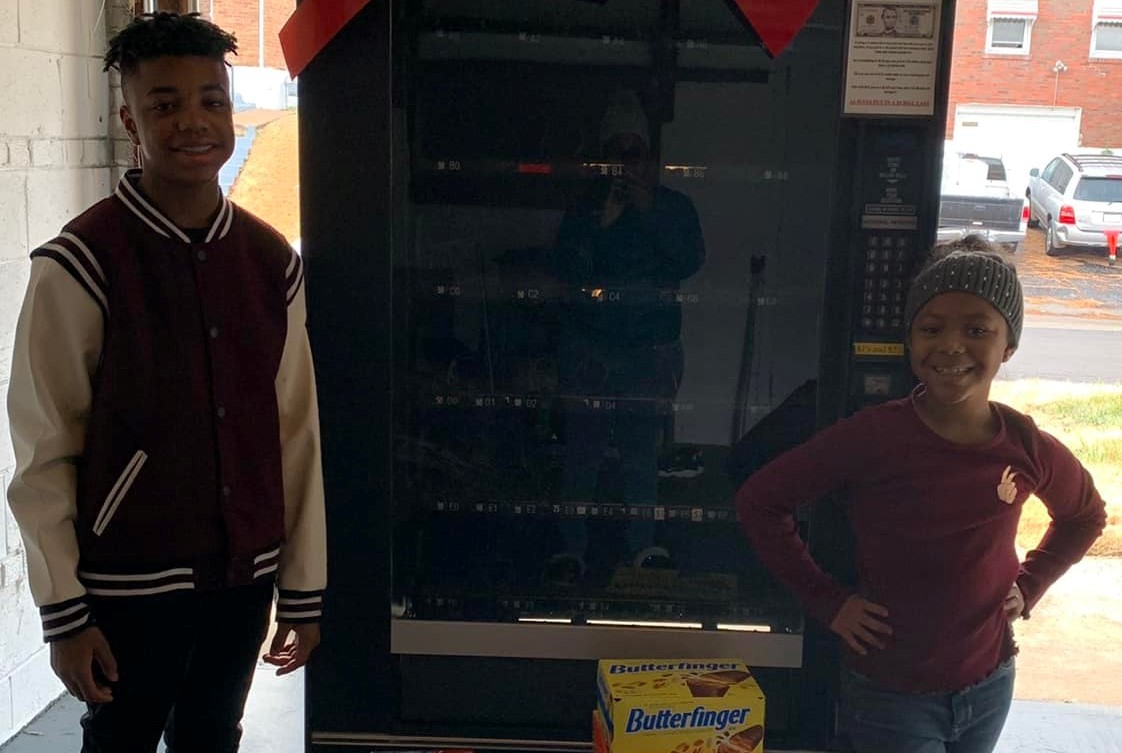 St. Louis Mother Receives Mixed Reviews After Gifting Children Vending Machine for Christmas